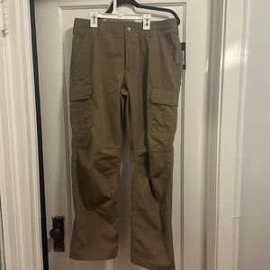 Under Armour Storm cargo pants. Brown color NWT.